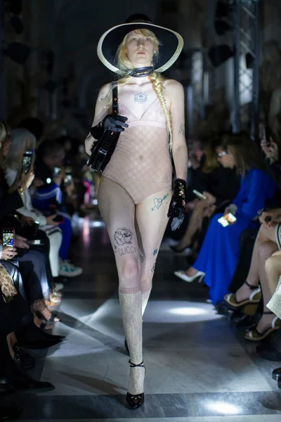 Look 68